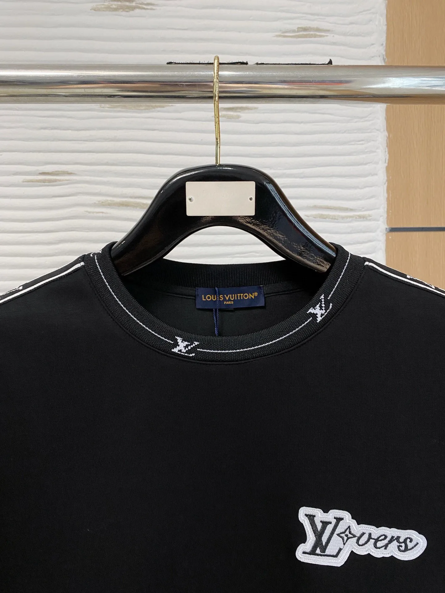 🅿️540 [LV Louis Vuitton] hot-selling suit is coming. Focus on the original version of the official website. 2025 new hot-selling round neck sweatshirt suit. The original order is the best 🇭🇰. It is the meticulous work of top designers for a fitting and perfect upper body effect. All-natural high-quality Tencel Roman cotton 100%, close-fitting comfort, noble and elegant! Original hardware embodies elegance and nobility! Counter size: M-3XL (maximum wear up to 190 pounds)